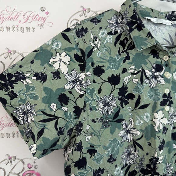 Simons t-shirt, half buttons, flowers polo Green Floral Button Down Shirt - Picture 5 of 12